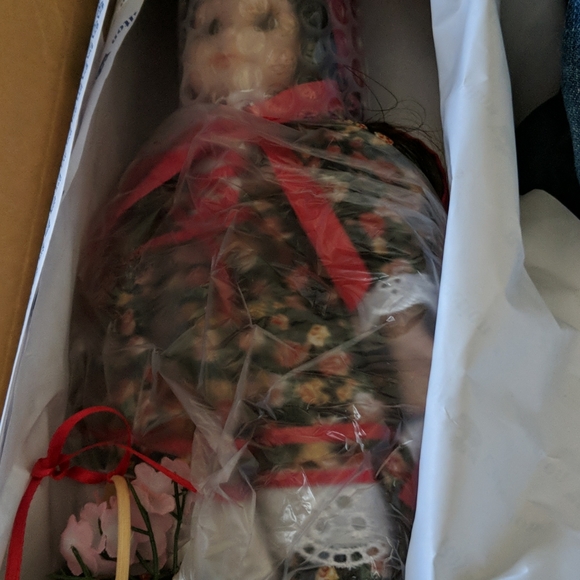 New in box Royalton collection Little red riding hood - Picture 3 of 5